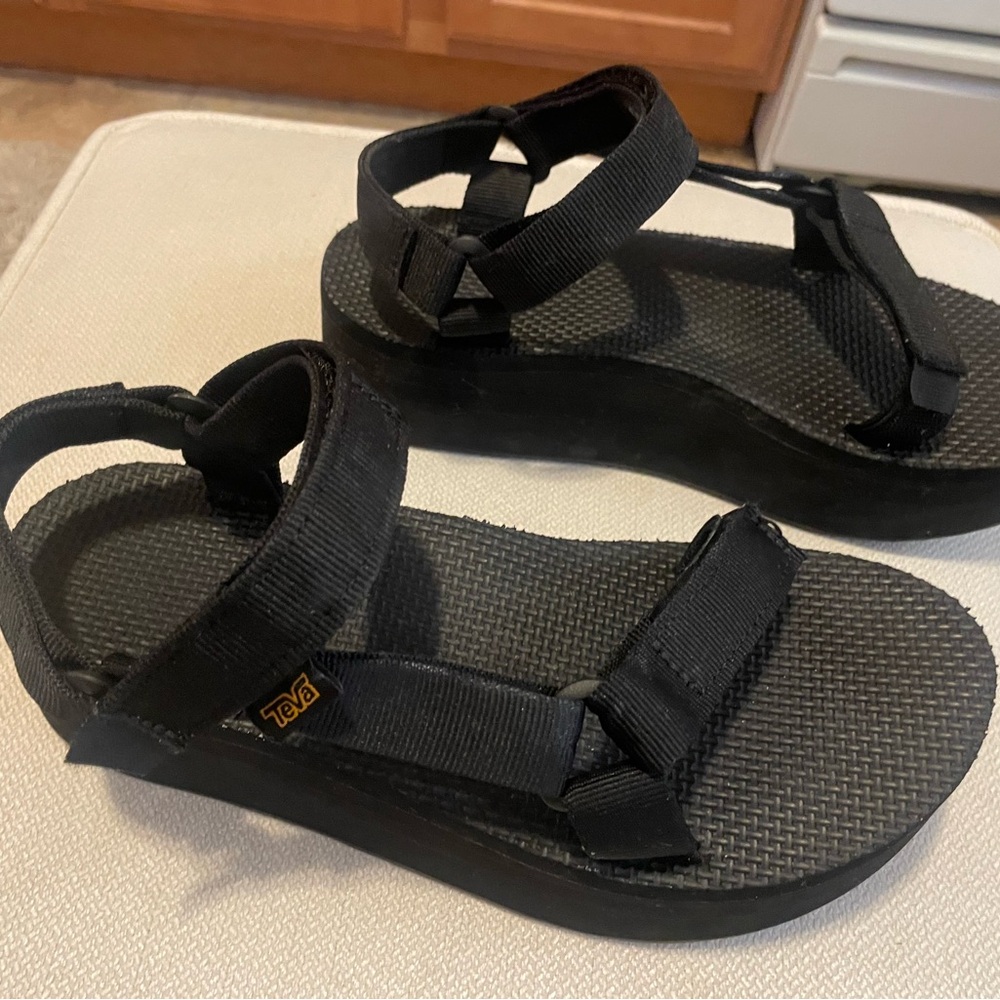 Teva Flatform Universal Adjustable Black Sandals